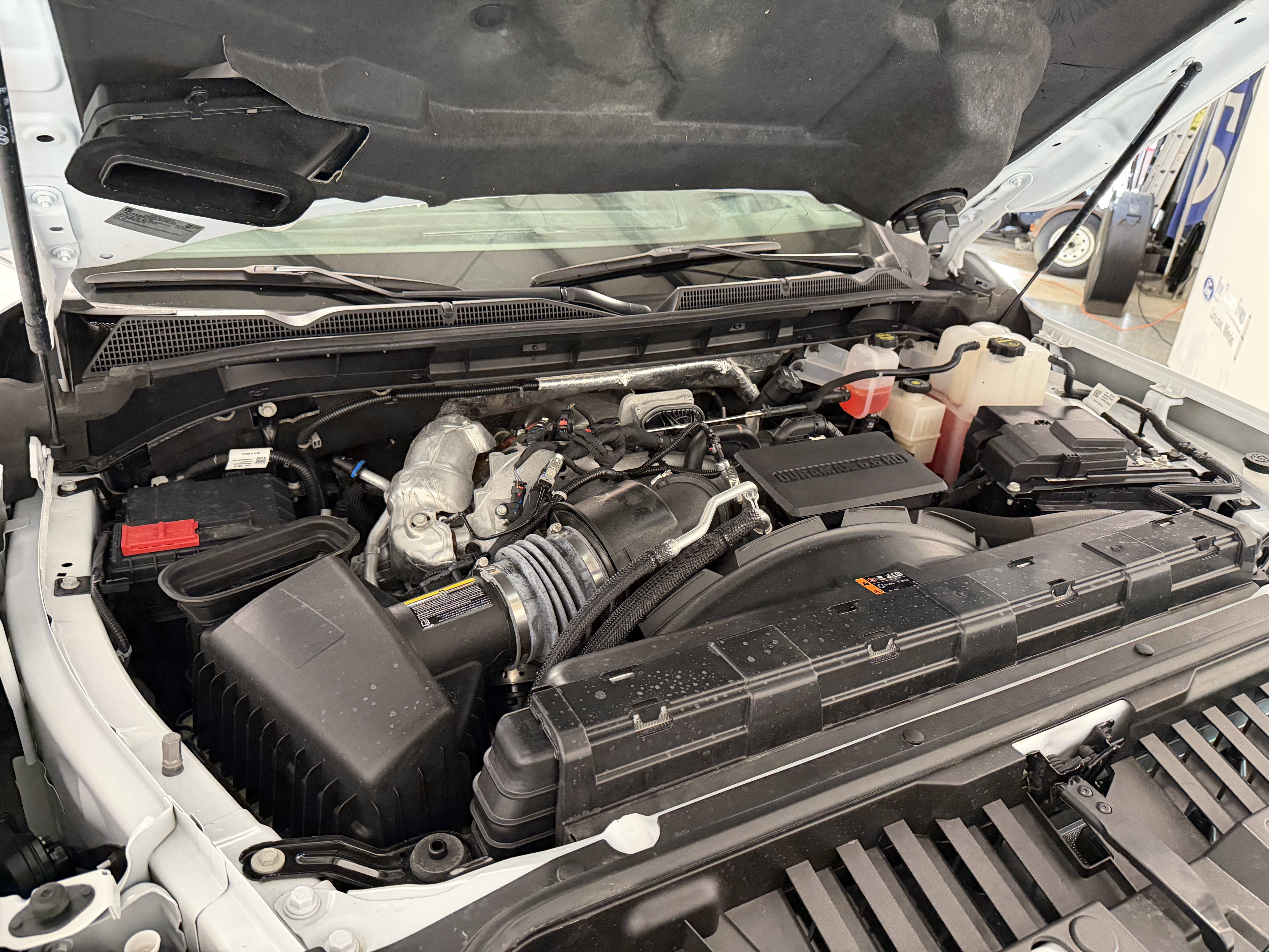 Used 2025 GMC Sierra 2500 AT4X AWD/4WD image 32