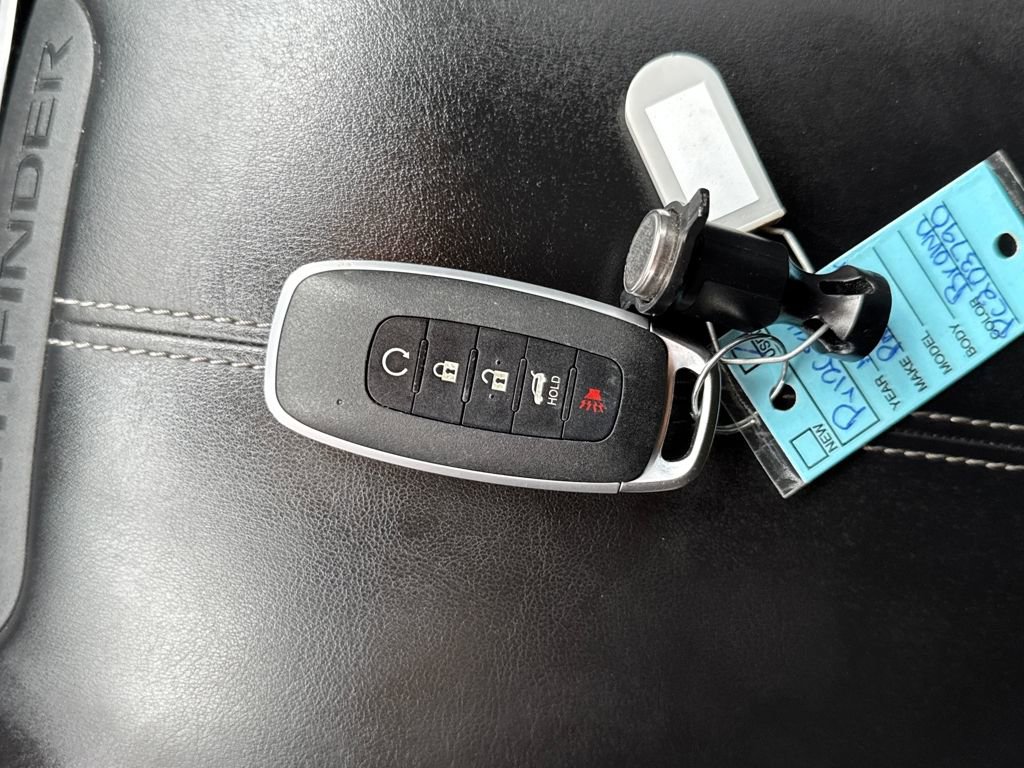 Used 2023 Nissan Pathfinder Platinum image 32