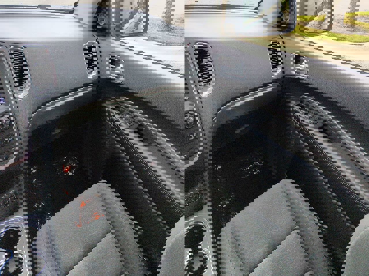 Used 2019 Dodge Durango SXT w/ 3rd Row Seating Group image 16