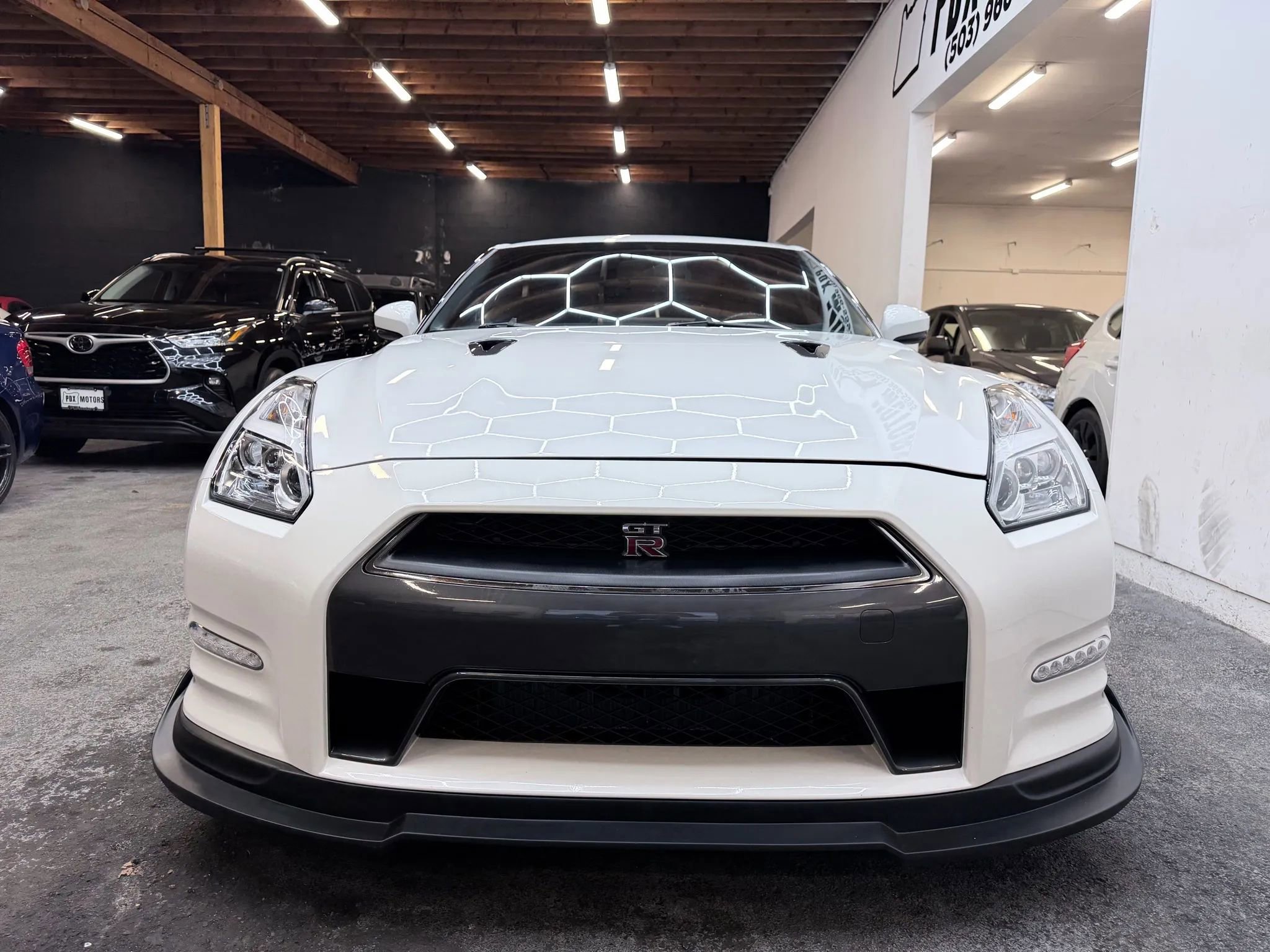 Used 2015 Nissan GT-R Premium image 3