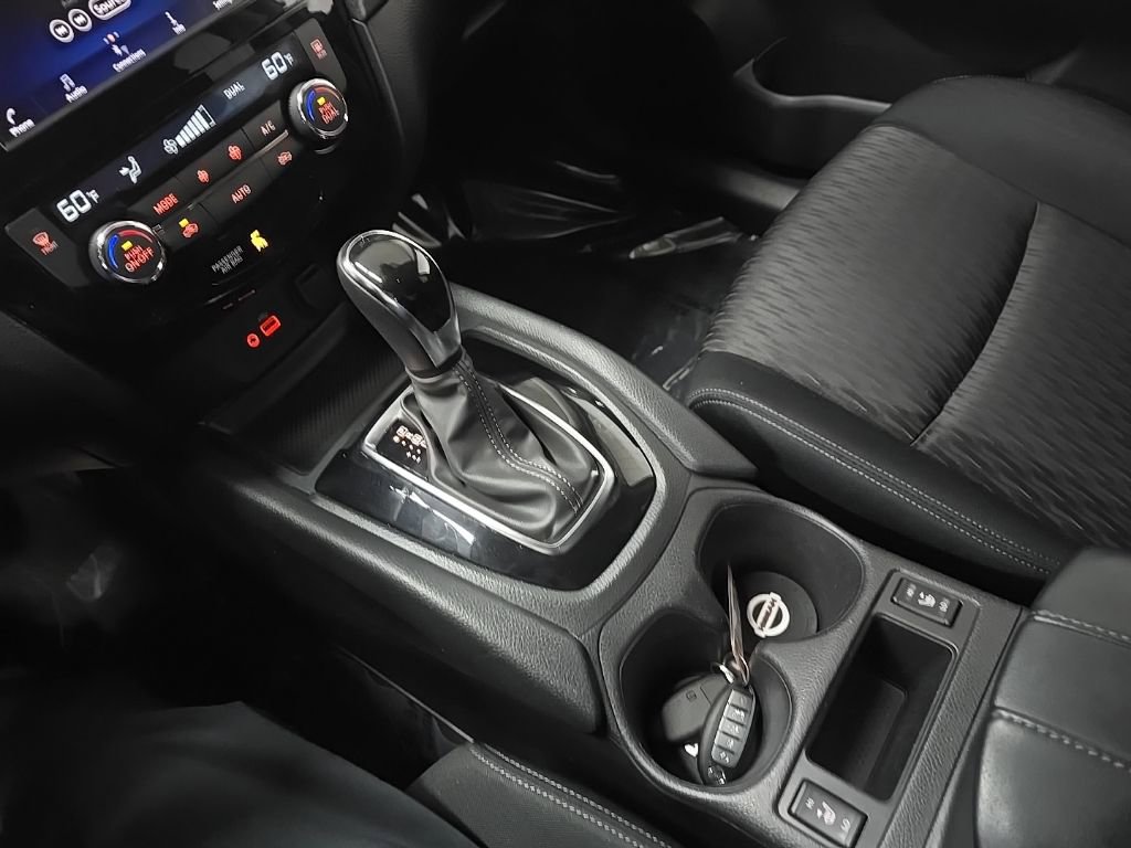 Used 2020 Nissan Rogue SV image 26
