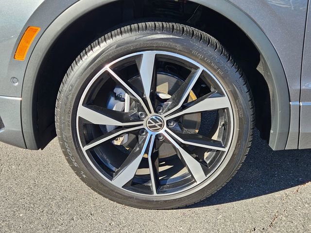 Used 2024 Volkswagen Tiguan SEL R-Line AWD/4WD image 9