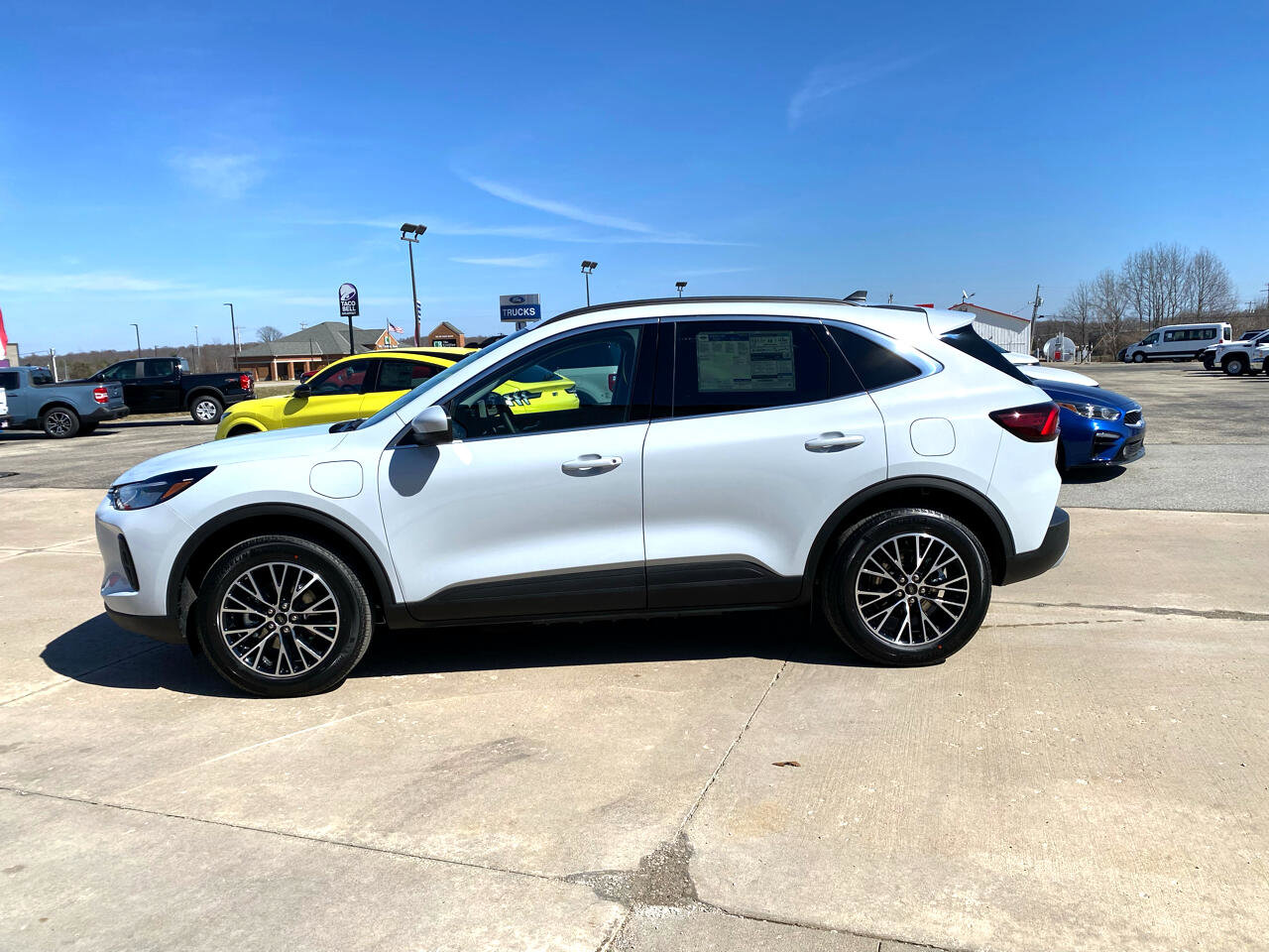 New 2025 Ford Escape SE image 9