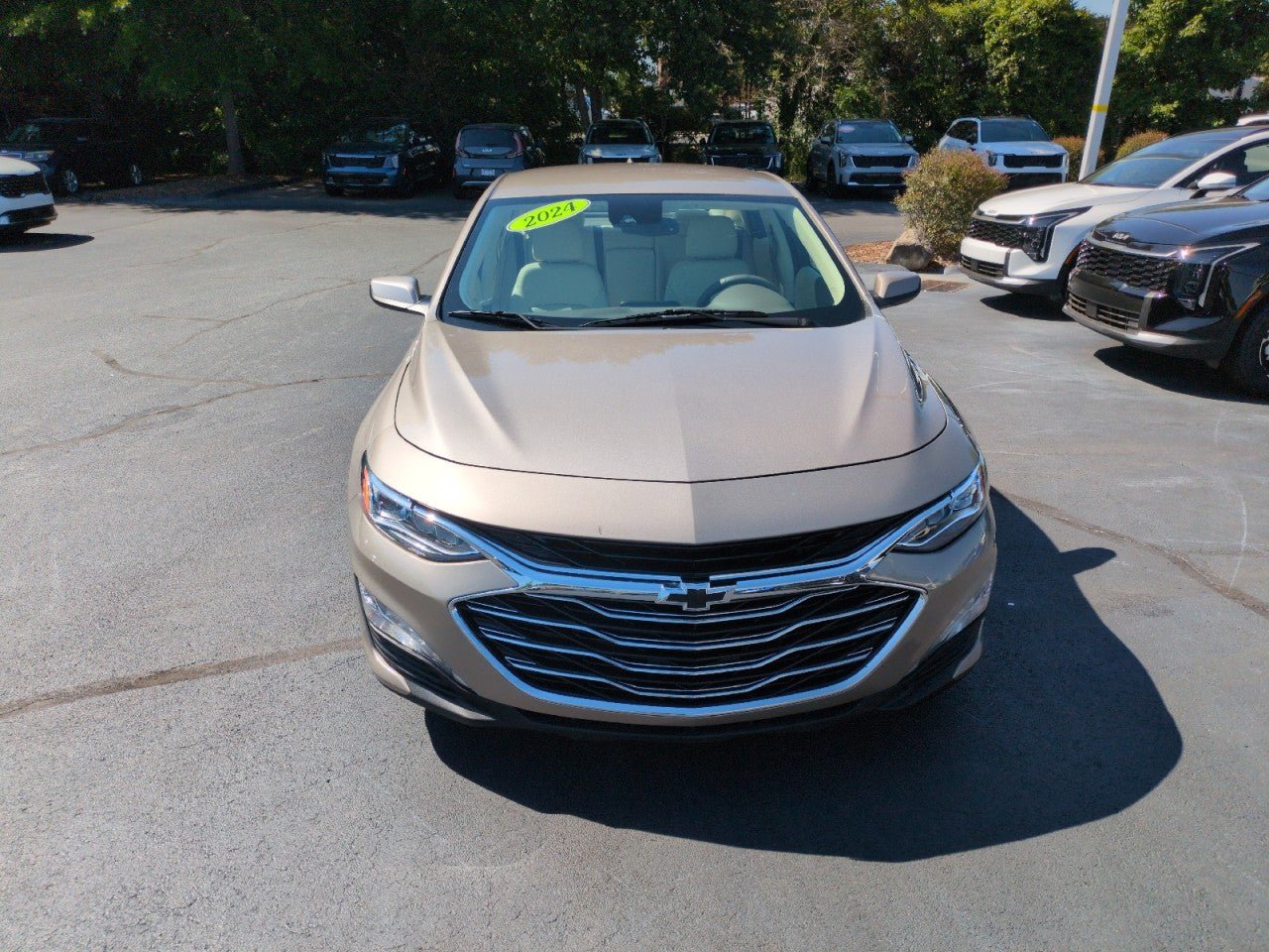 Used 2024 Chevrolet Malibu LT FWD image 2