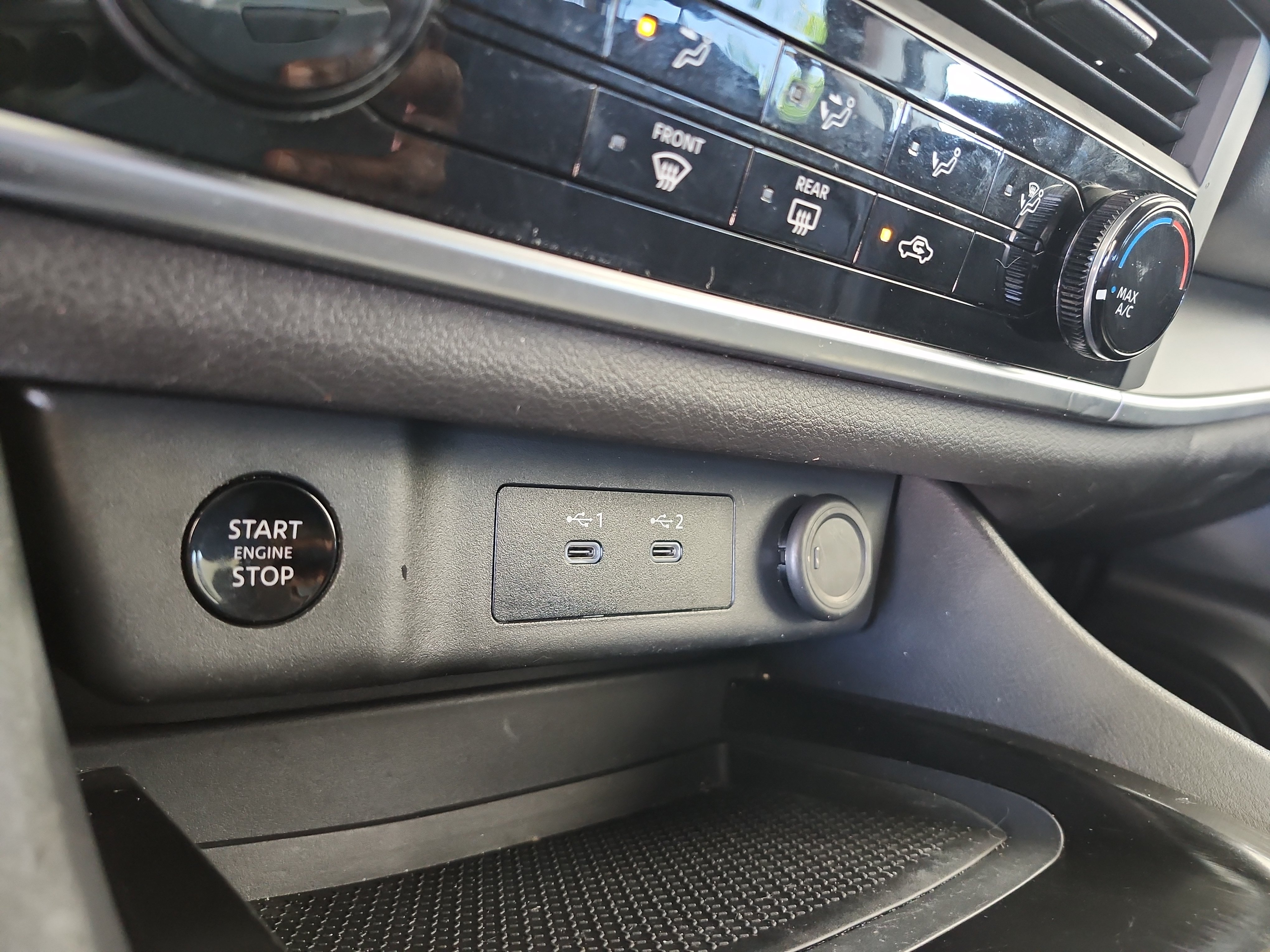 Used 2024 Nissan Rogue S FWD image 28