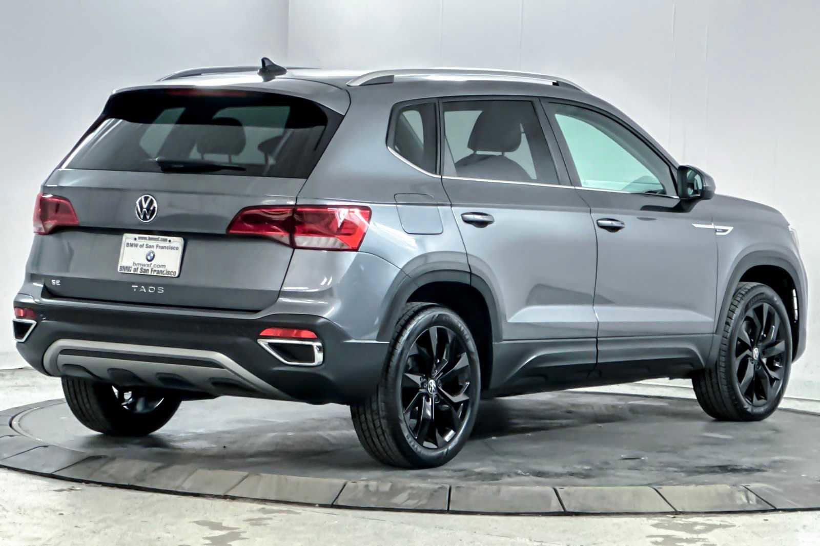 Used 2022 Volkswagen Taos SE image 2