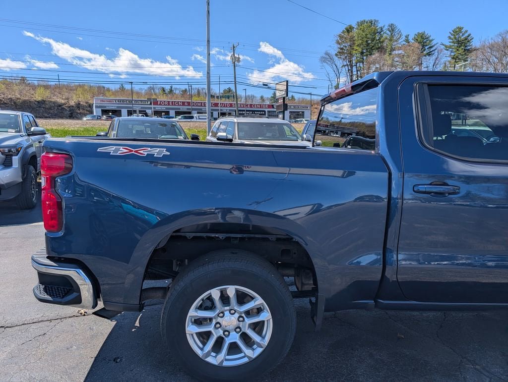 Used 2022 Chevrolet Silverado 1500 LT AWD/4WD image 8