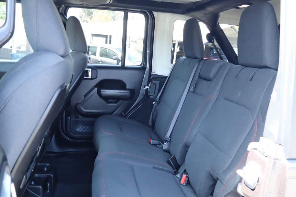 Certified 2025 Jeep Wrangler Unlimited Rubicon w/ Convenience Group AWD/4WD image 34