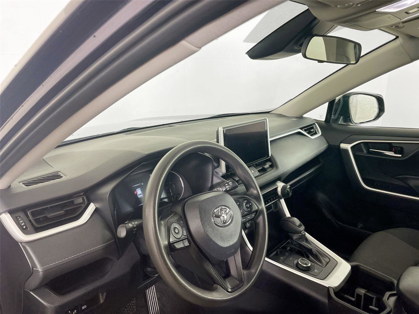 Used 2024 Toyota RAV4 XLE AWD/4WD image 22