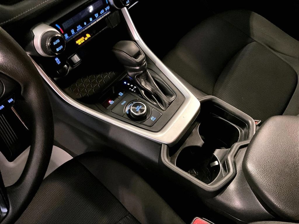 Used 2020 Toyota RAV4 LE w/ Carpet Mat Package AWD/4WD image 20