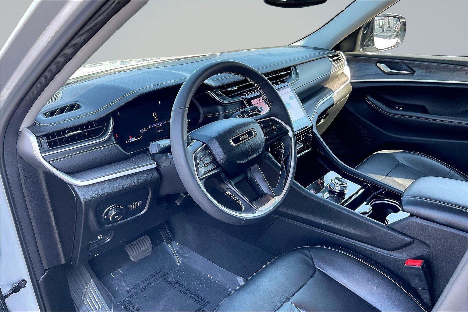 Used 2023 Jeep Grand Cherokee L Limited AWD/4WD image 15