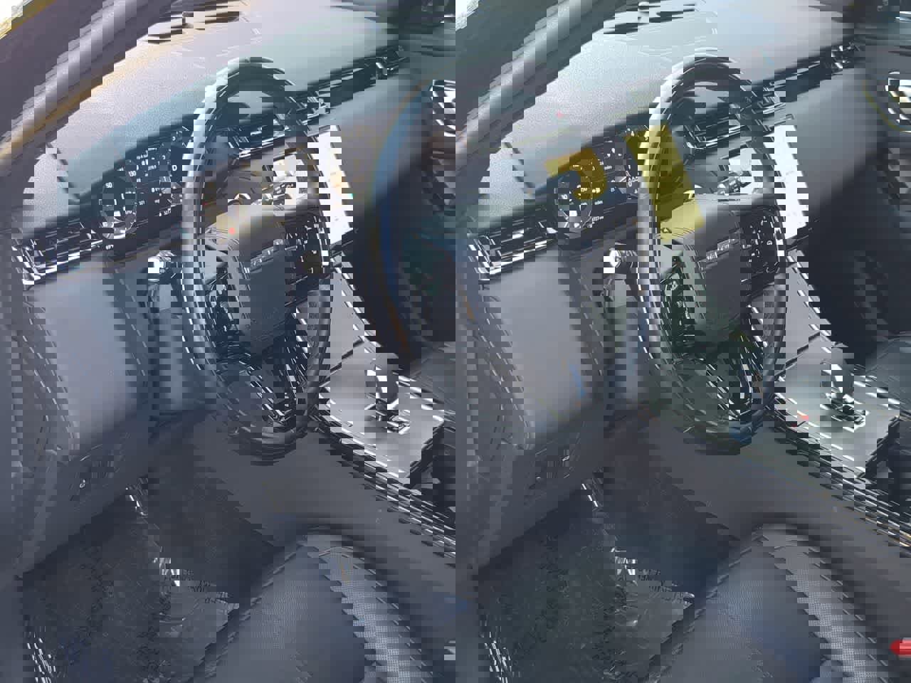 Certified 2025 Land Rover Range Rover Velar Dynamic SE image 10