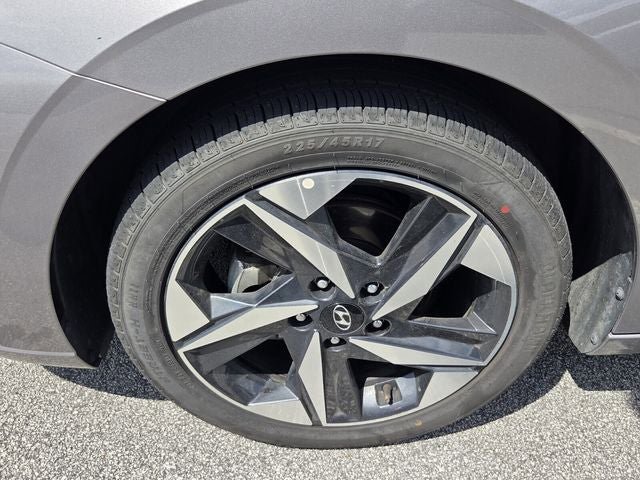 Used 2023 Hyundai Elantra SEL w/ Convenience Package FWD image 7