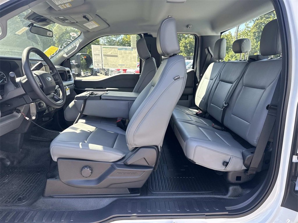 New 2025 Ford F350 XL w/ XL Chrome Package image 6