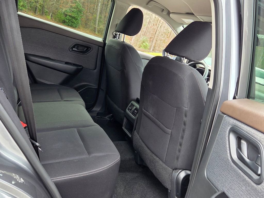 Used 2023 Nissan Rogue S image 14