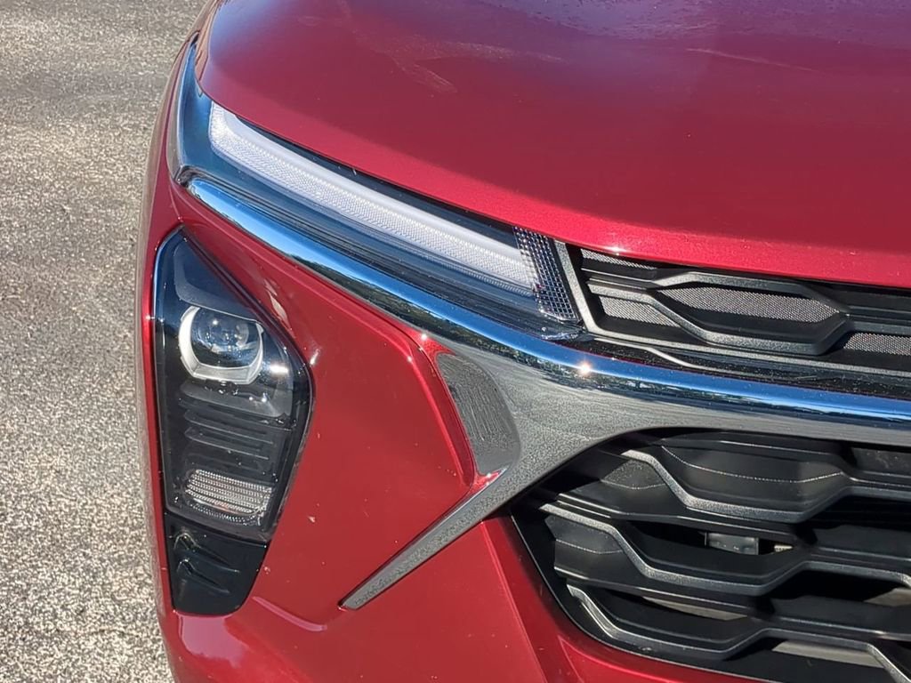 Used 2025 Chevrolet Trax LT w/ LT Convenience Package image 10