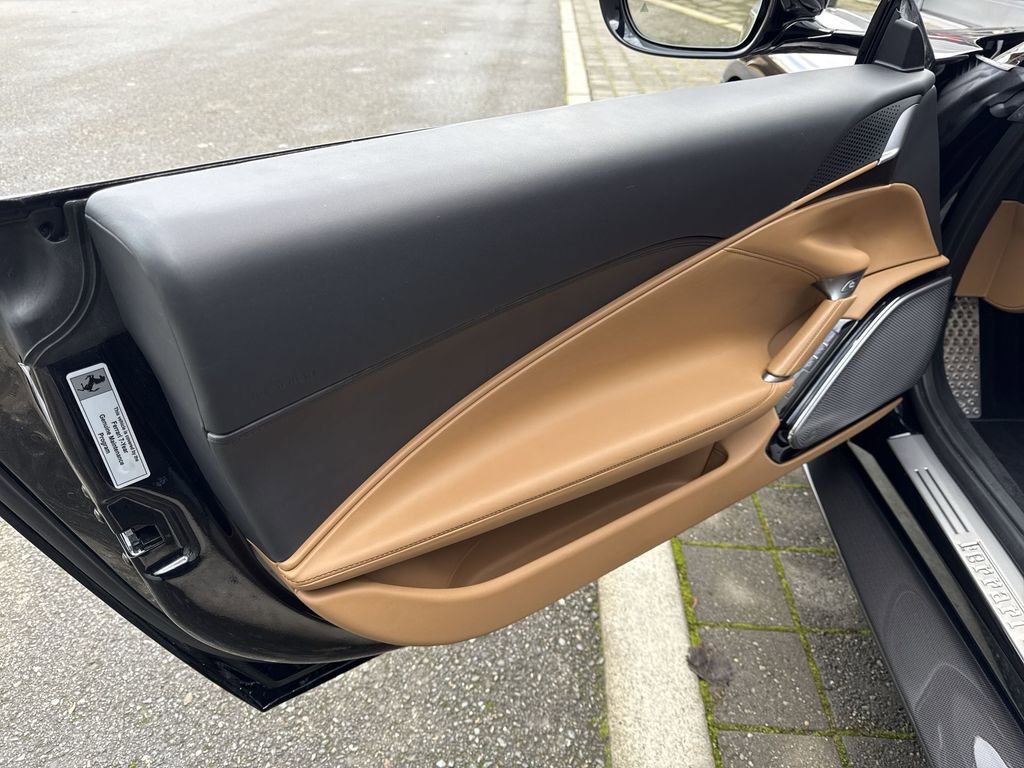 Used 2024 Ferrari Roma Spider RWD image 28