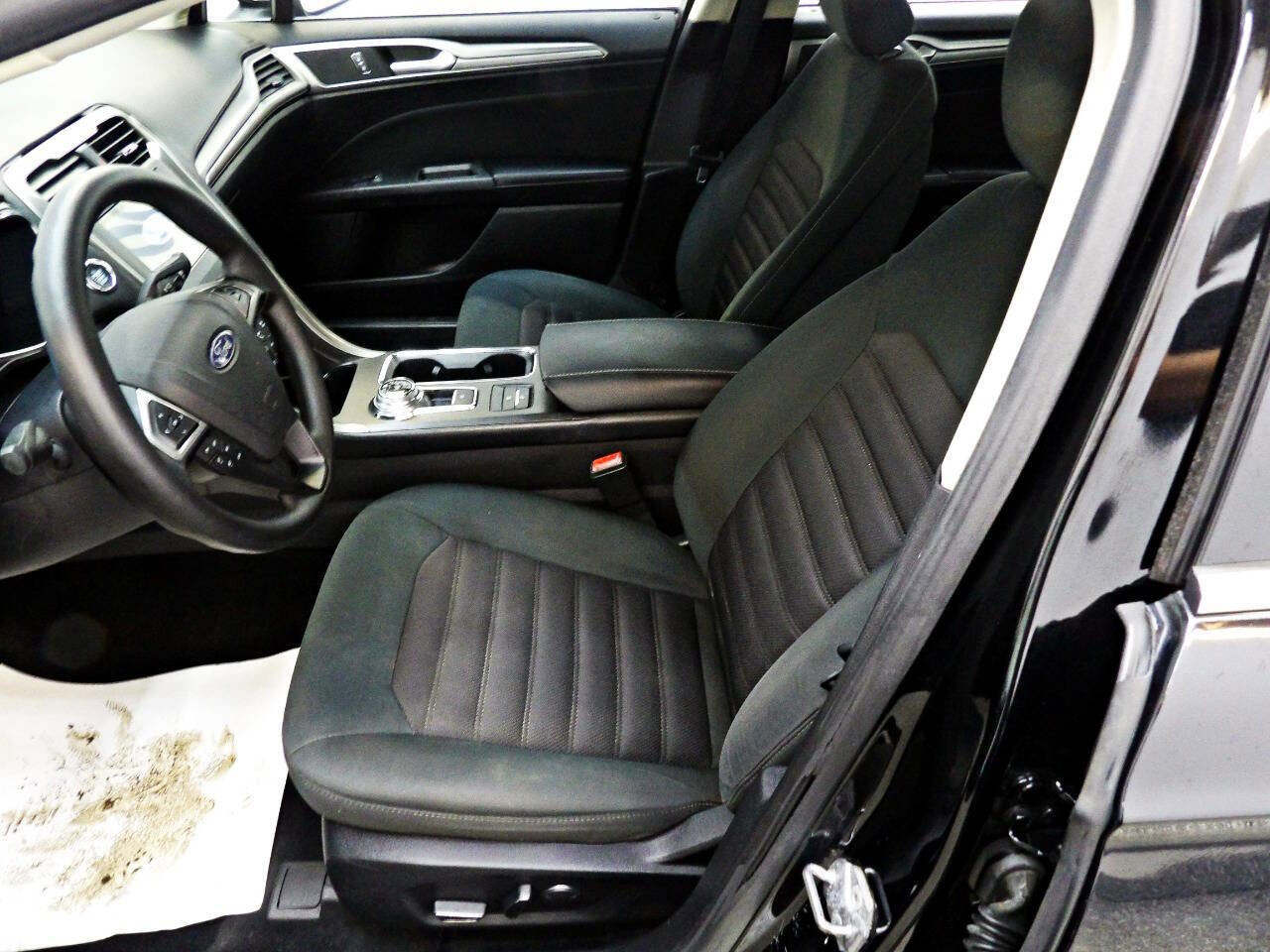 Used 2018 Ford Fusion SE image 8