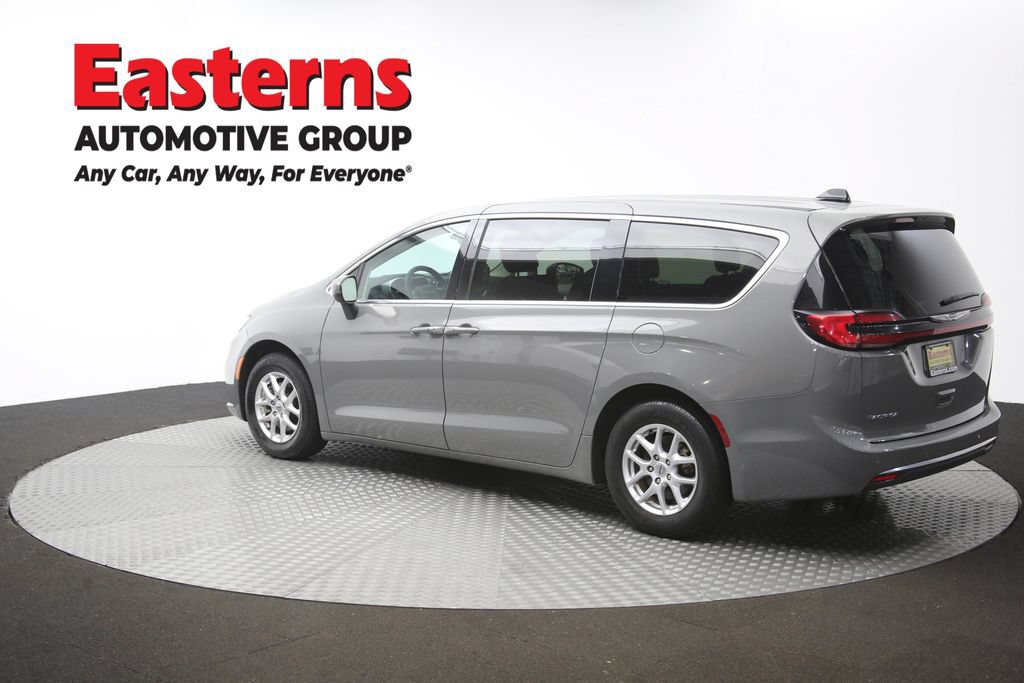 Used 2023 Chrysler Pacifica Touring-L FWD image 64