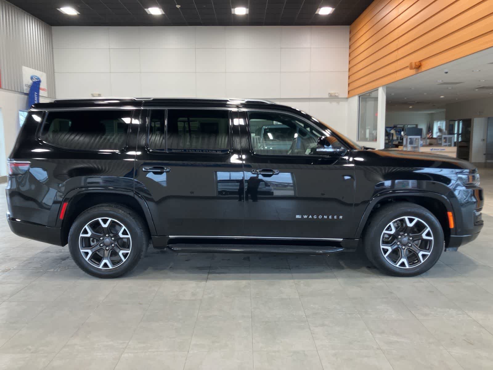 Used 2024 Jeep Wagoneer Series III AWD/4WD image 4