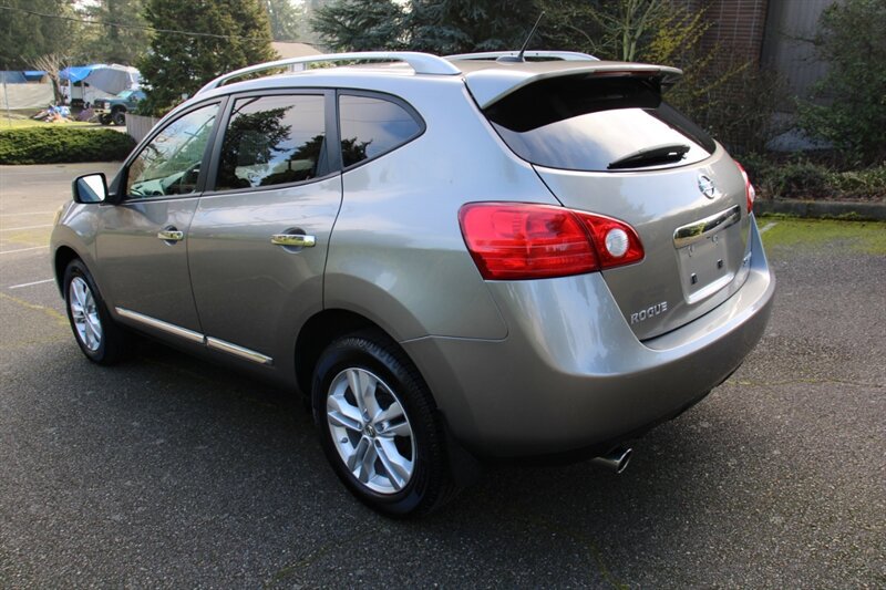 Used 2013 Nissan Rogue SV w/ Premium Pkg AWD/4WD image 4