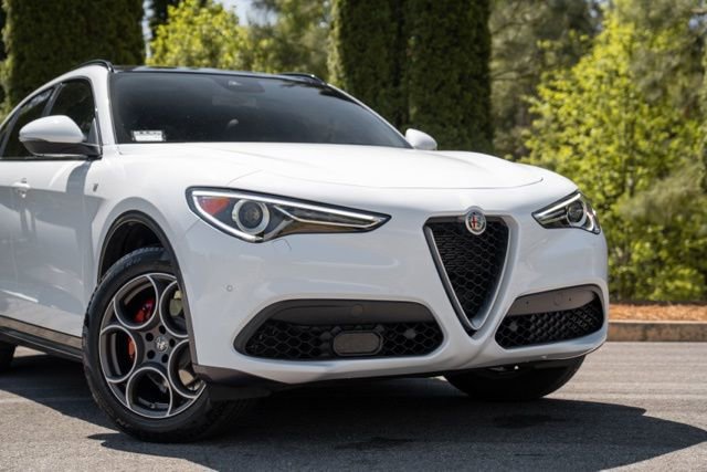 Used 2023 Alfa Romeo Stelvio Ti w/ Active Assist Plus Package AWD/4WD image 6