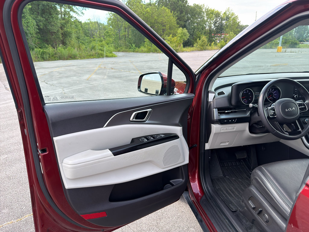 Used 2024 Kia Carnival LX FWD image 13