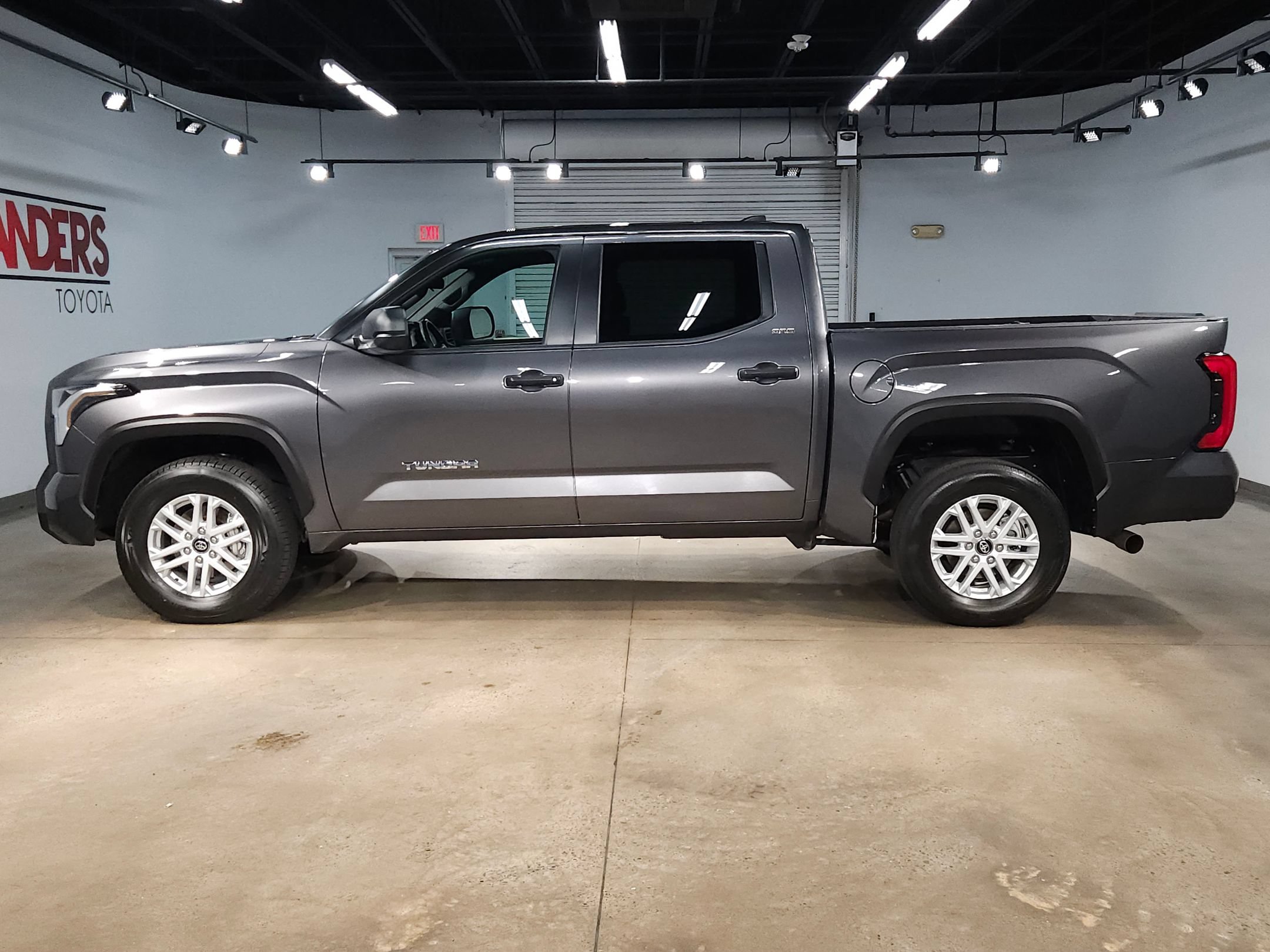 Used 2025 Toyota Tundra SR5 AWD/4WD image 4