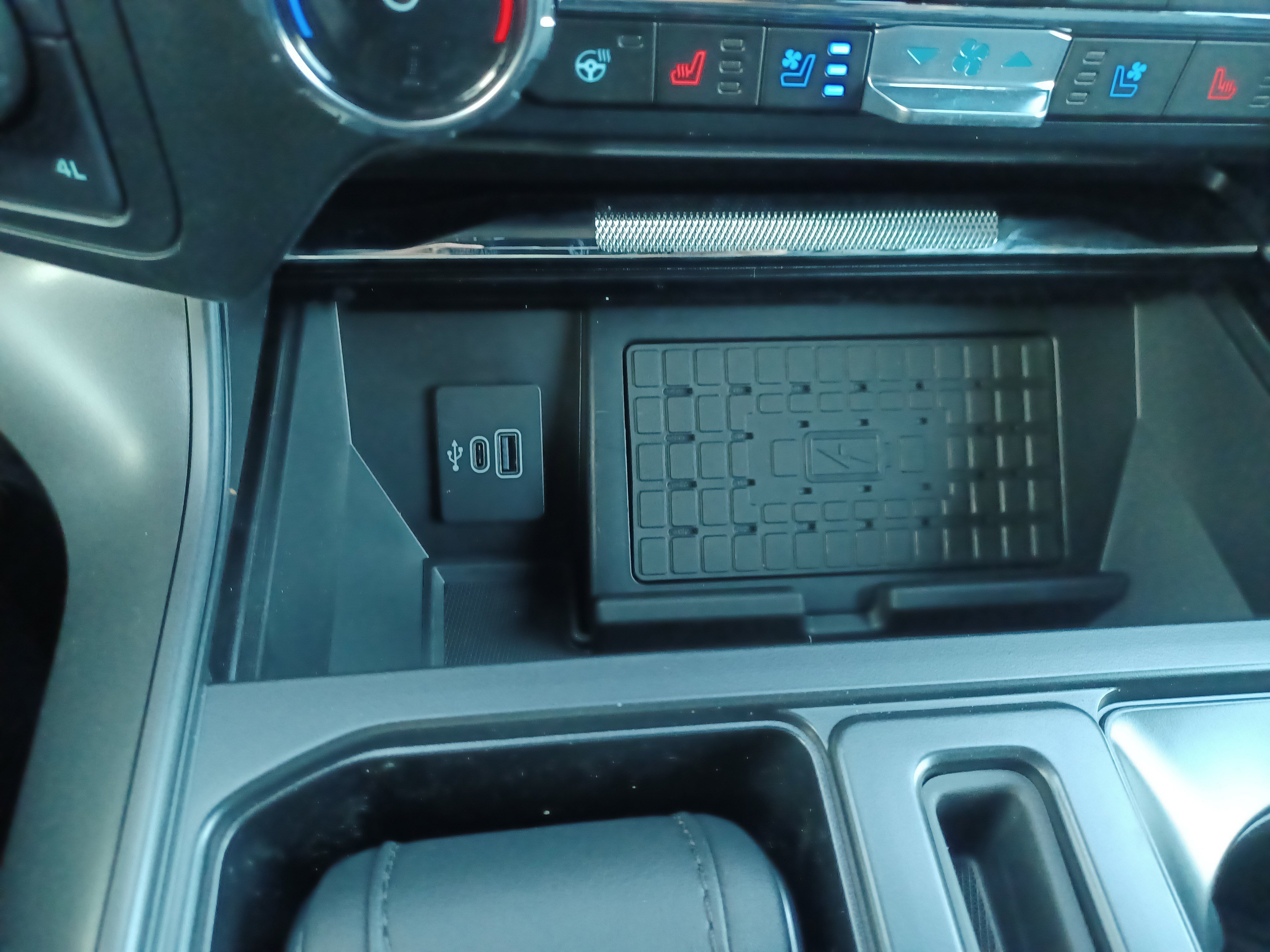 New 2025 Ford F150 Lariat w/ Equipment Group 502A High image 32