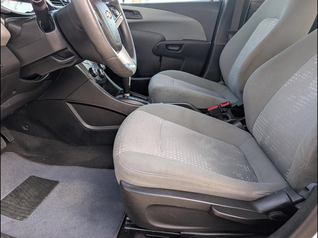 Used 2018 Chevrolet Sonic LT FWD image 12