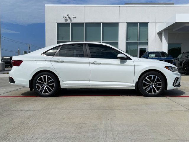 New 2025 Volkswagen Jetta SE FWD image 9