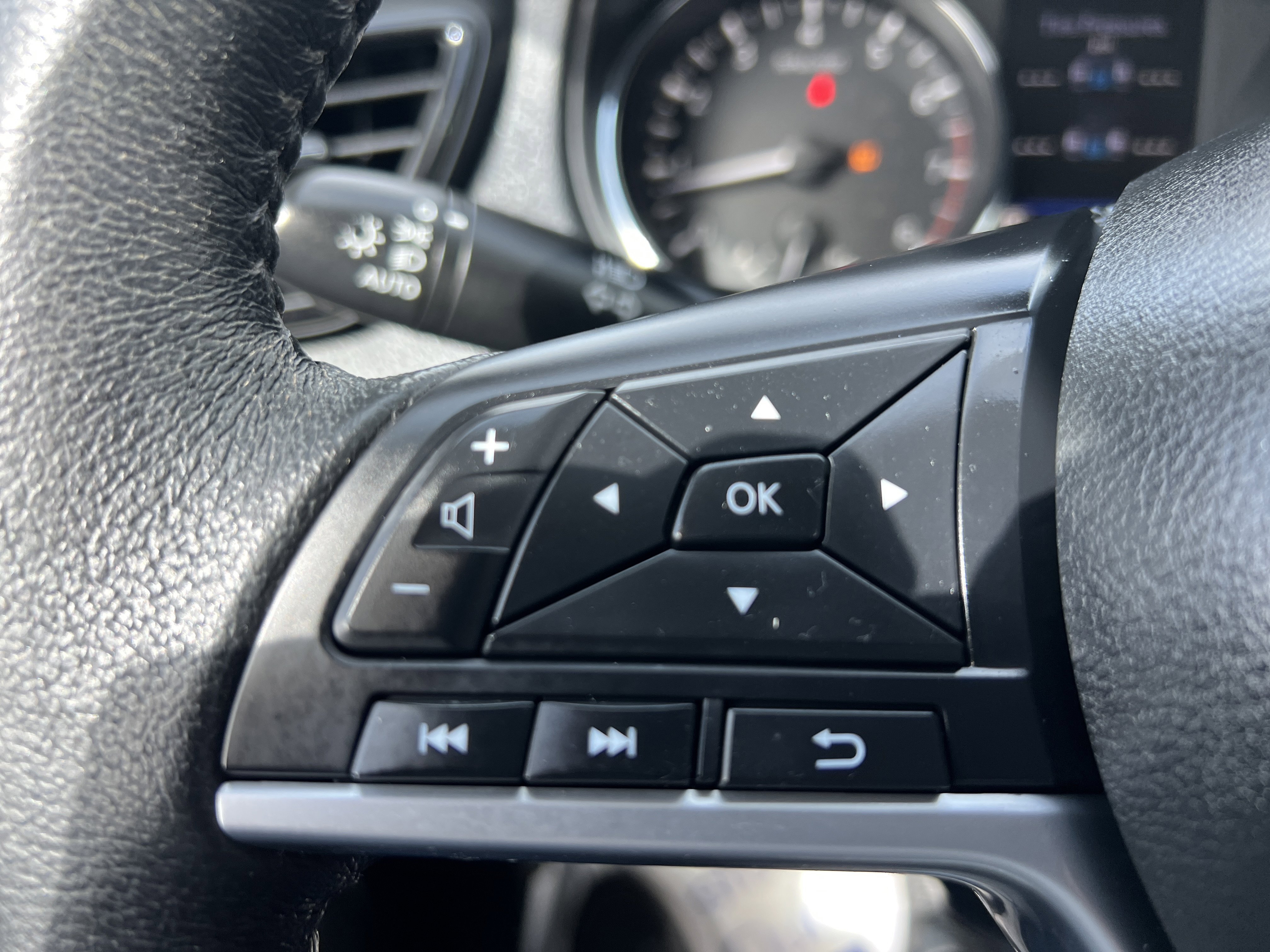 Used 2019 Nissan Rogue S w/ Special Edition Package image 21