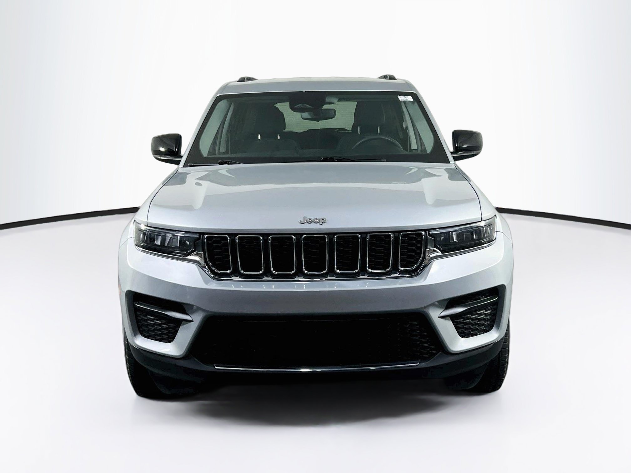 Used 2023 Jeep Grand Cherokee Laredo w/ Luxury Tech Group I AWD/4WD image 2