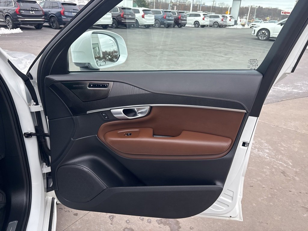 Certified 2024 Volvo XC90 T8 Ultimate w/ Protection Package Premier image 41