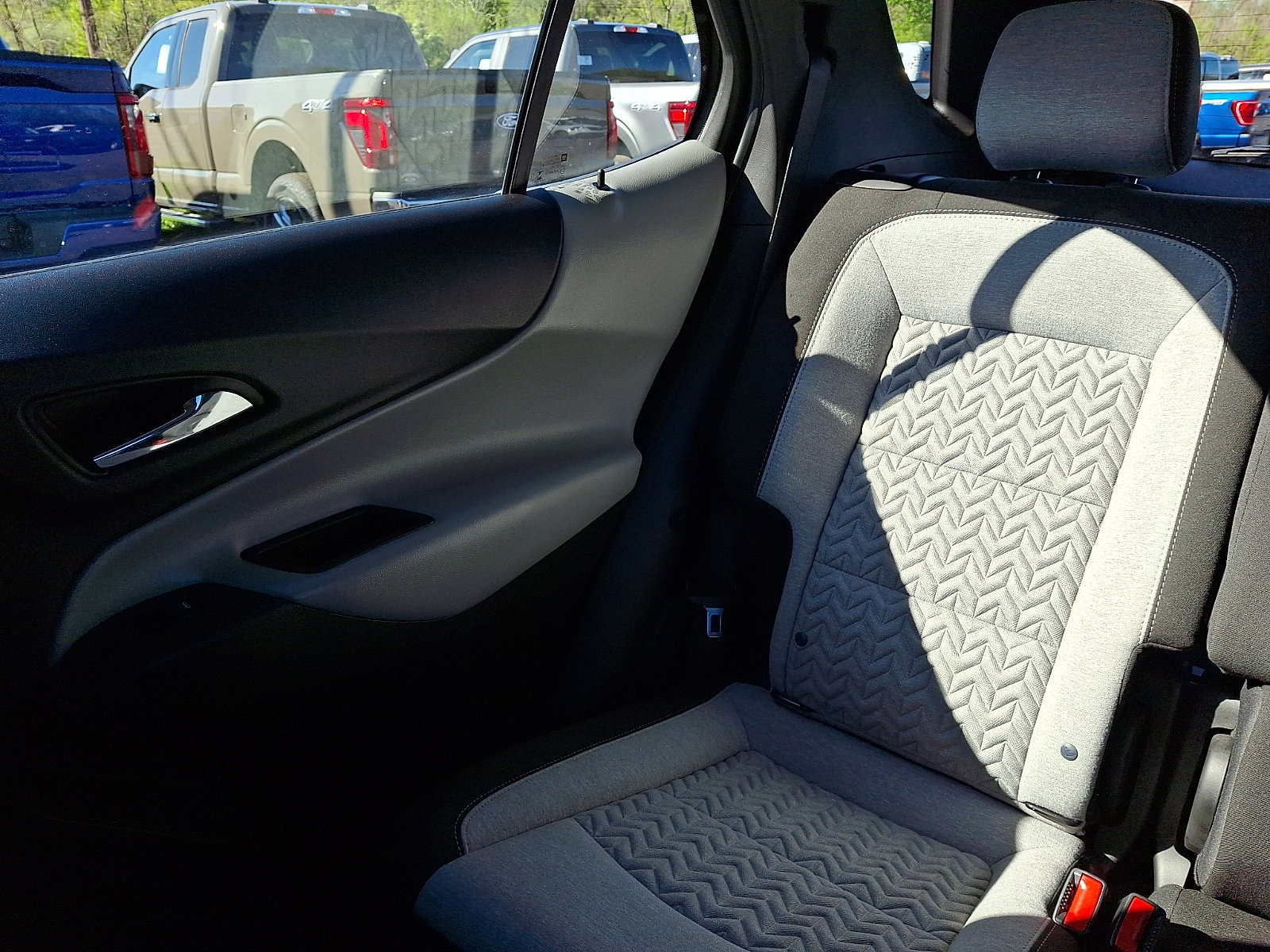 Used 2023 Chevrolet Equinox LS w/ Driver Confidence II Package AWD/4WD image 18