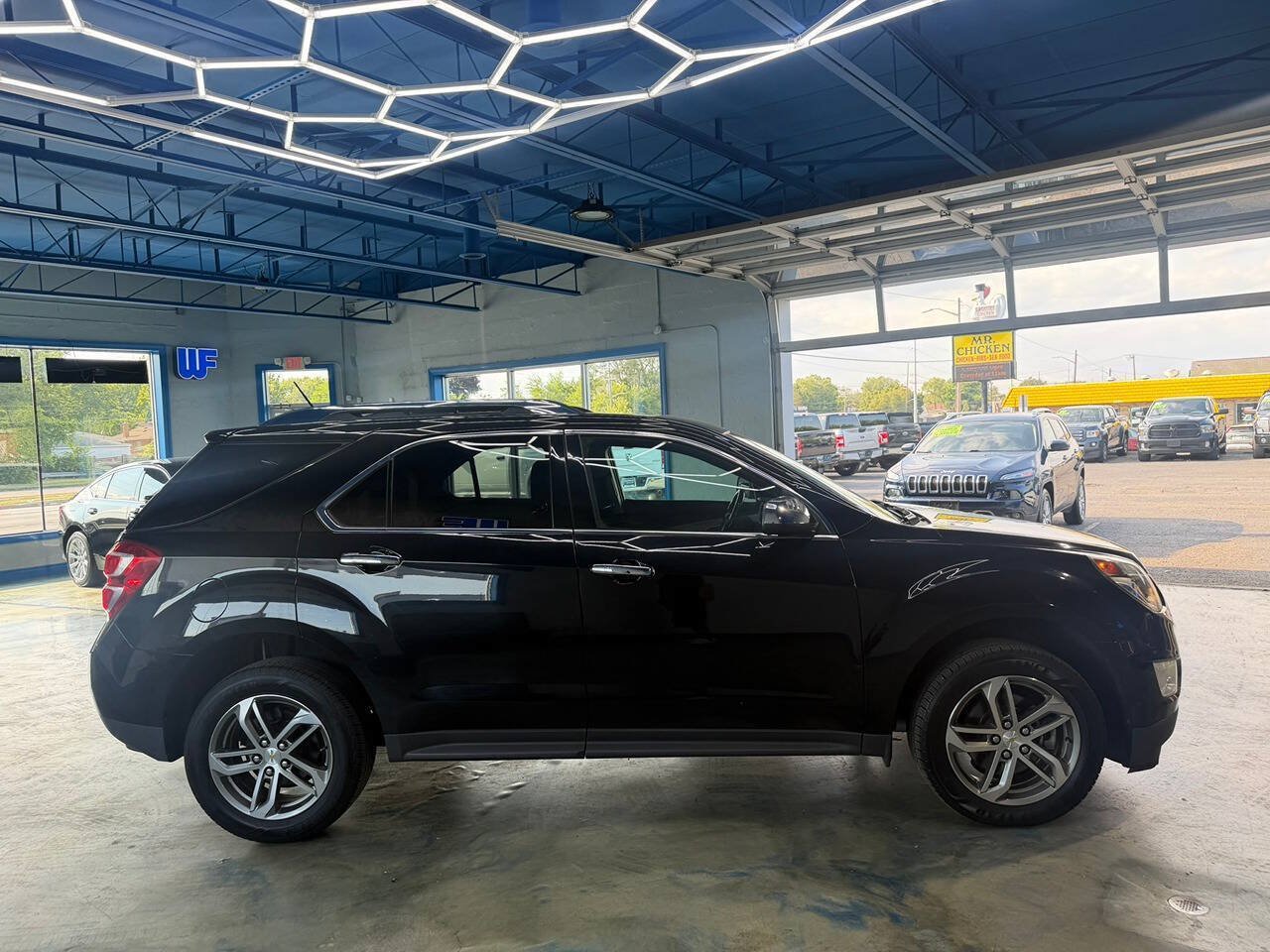 Used 2016 Chevrolet Equinox LTZ w/ Enhanced Convenience Package FWD image 6