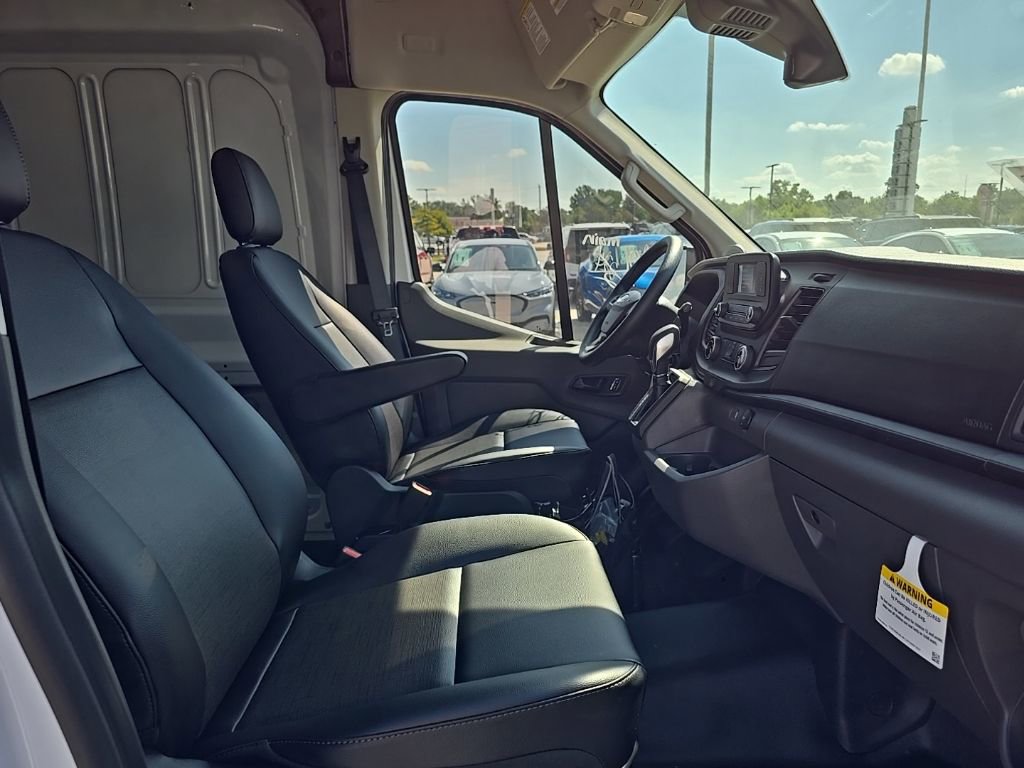 New 2025 Ford Transit 250 148 Medium Roof RWD image 18