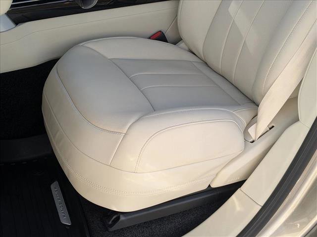 New 2026 Land Rover Range Rover Long Wheelbase SE image 4