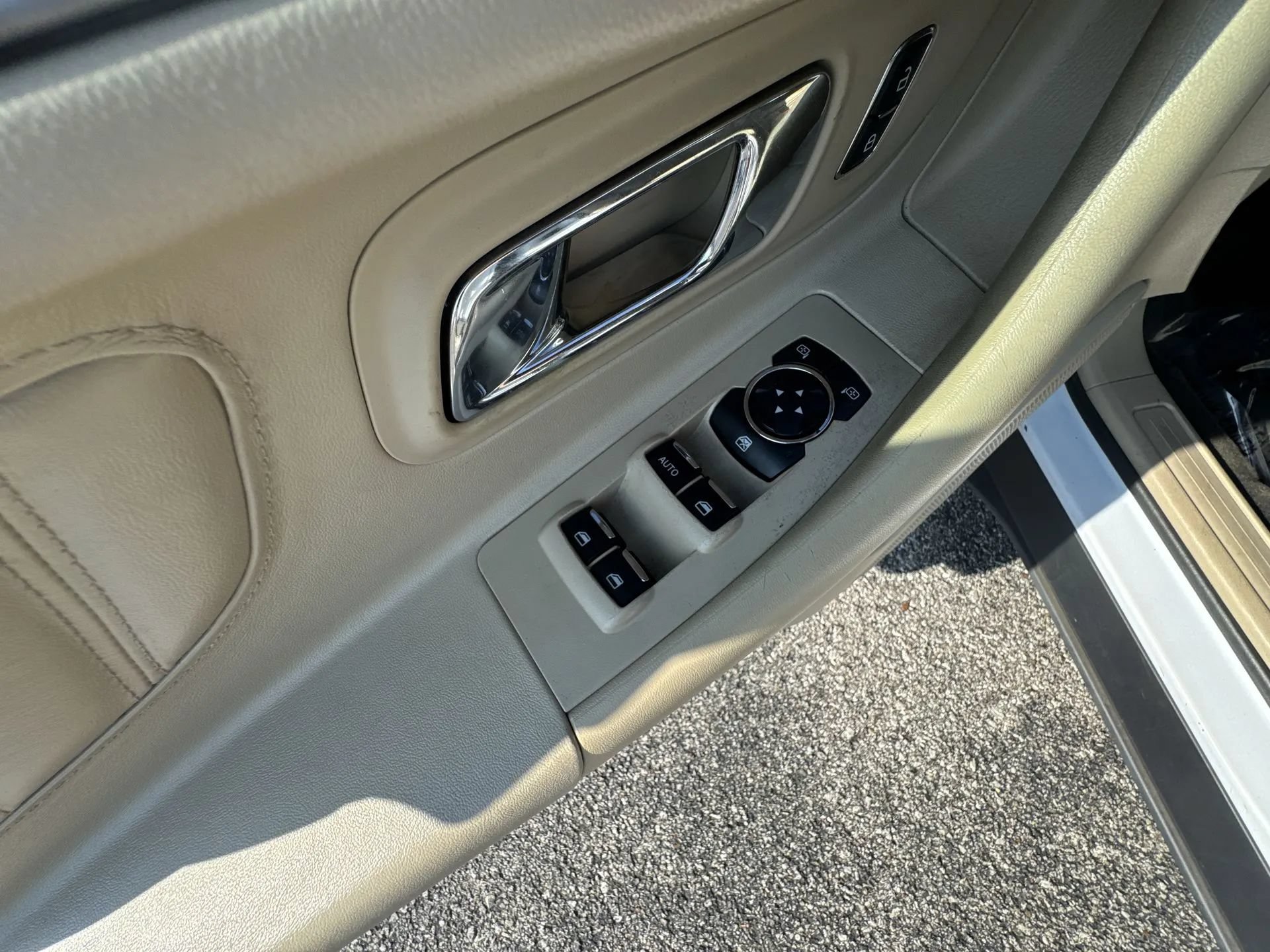Used 2014 Ford Taurus SEL w/ Equipment Group 201A FWD image 15