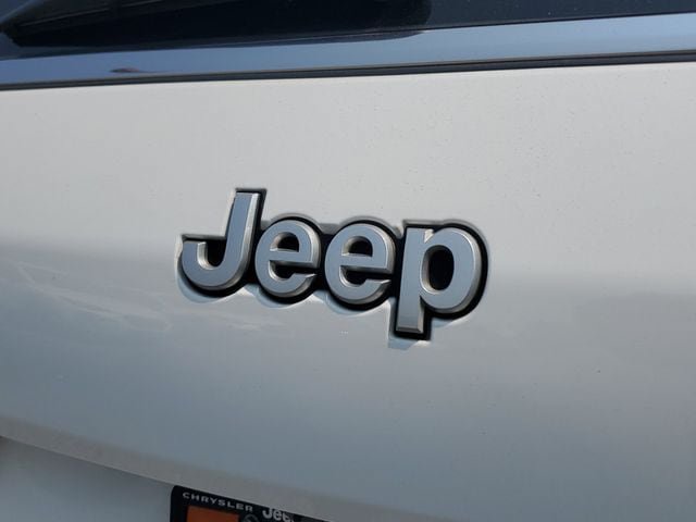 Certified 2025 Jeep Grand Cherokee L Limited w/ Luxury Tech Group II AWD/4WD image 10