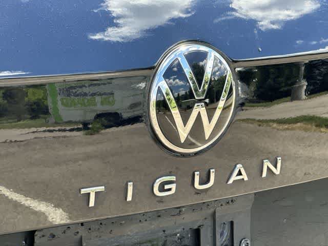 Used 2022 Volkswagen Tiguan SE AWD/4WD image 18