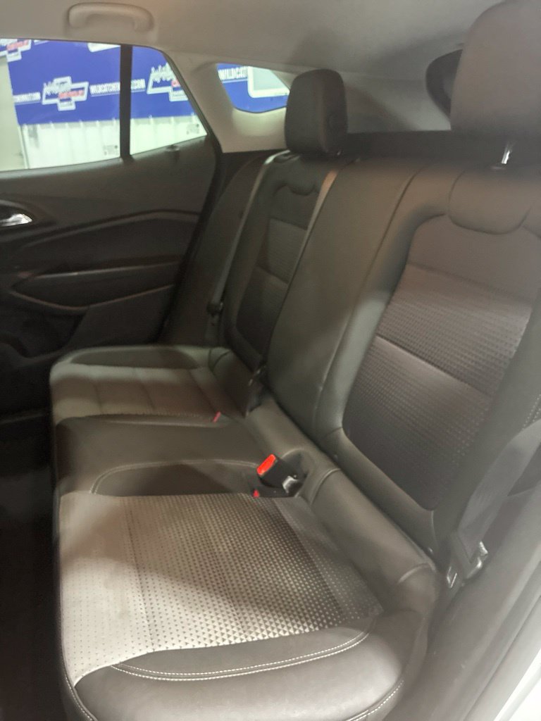 Used 2025 Chevrolet Trax LT FWD image 29