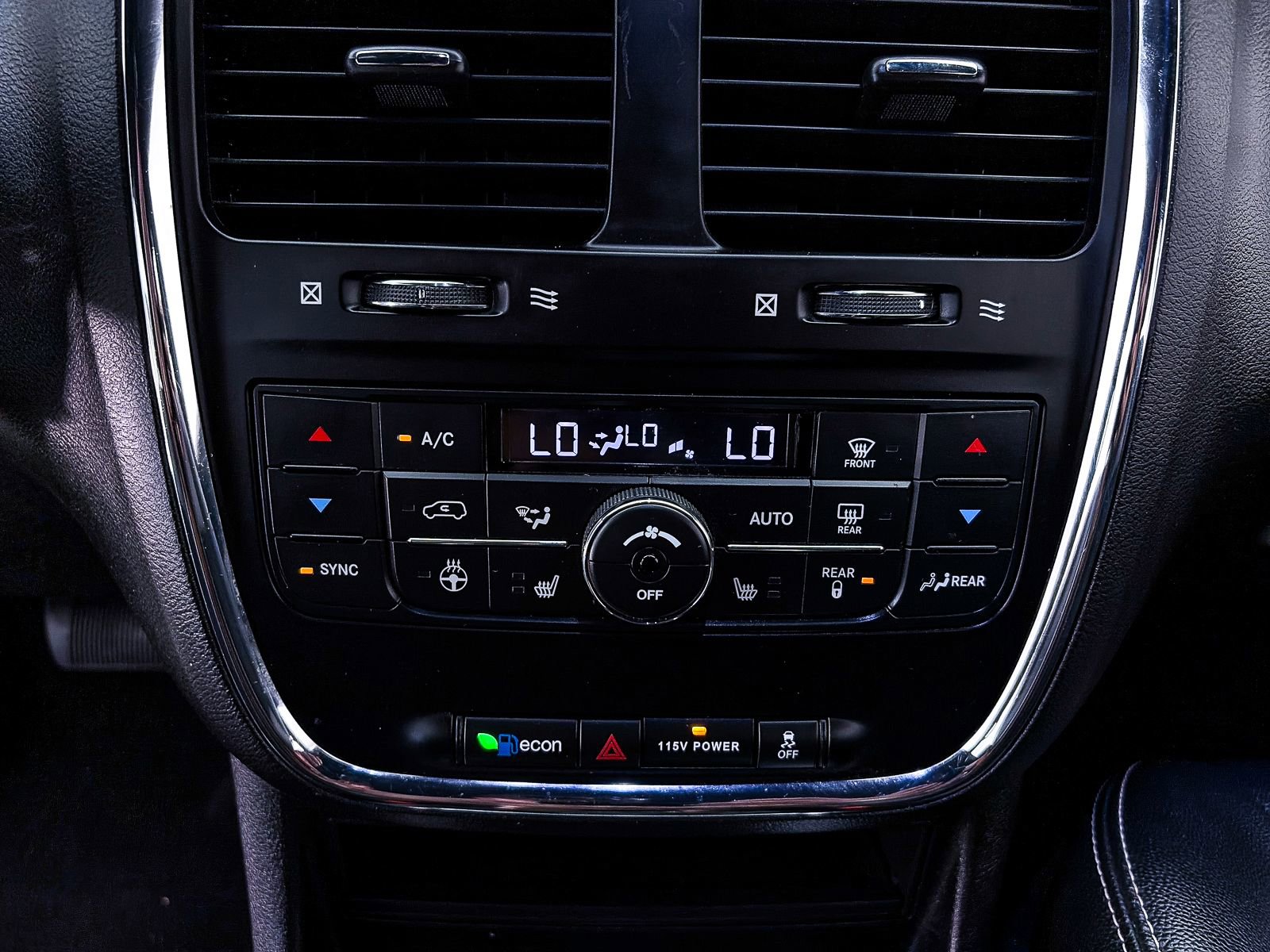 Used 2017 Dodge Grand Caravan SXT w/ Driver Convenience Group image 17