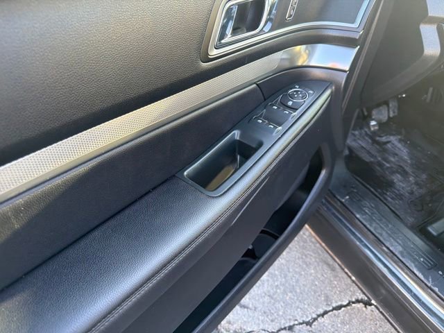 Used 2018 Ford Explorer XLT w/ Equipment Group 202A image 12