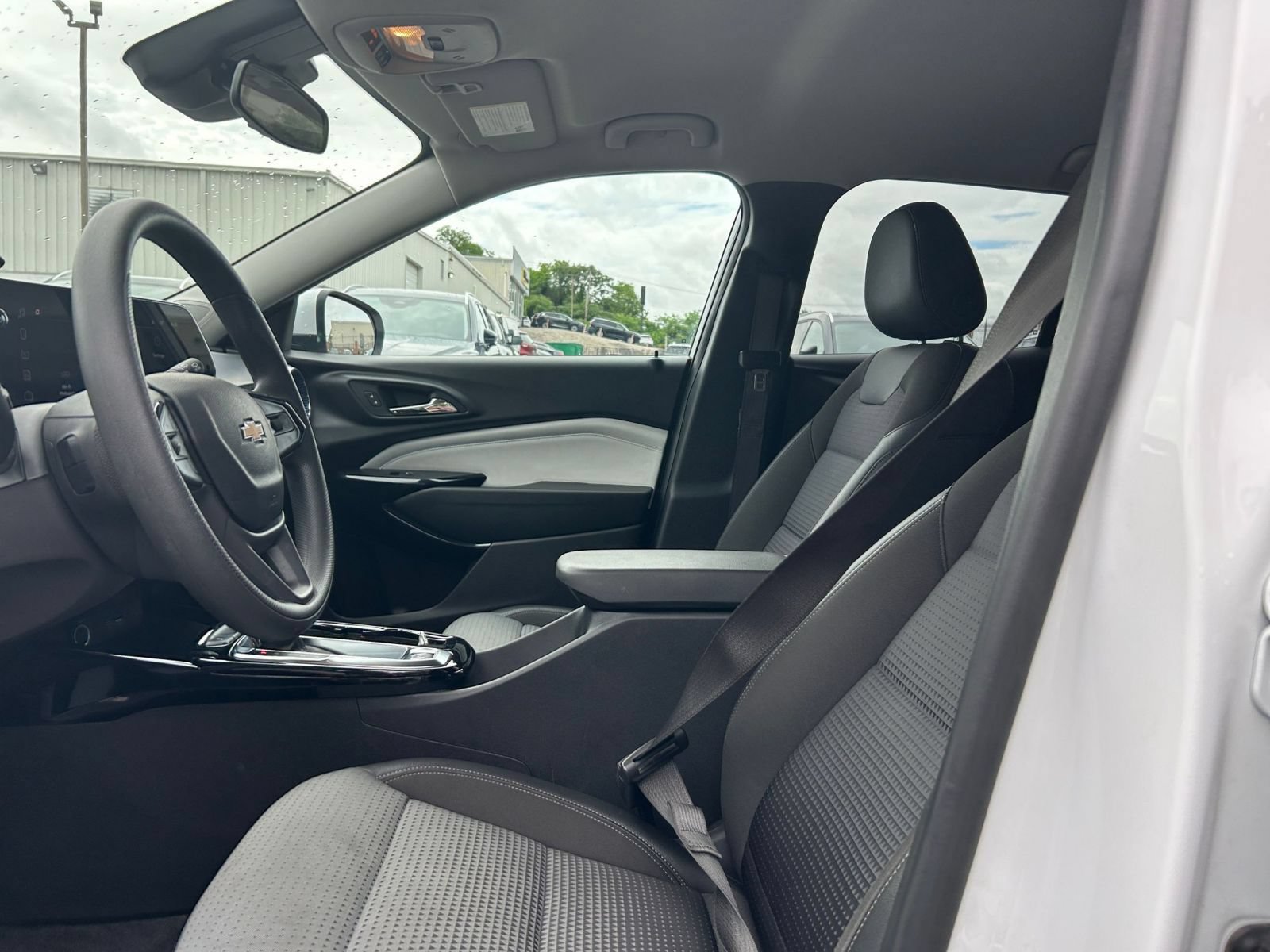 Used 2025 Chevrolet Trax LT FWD image 22