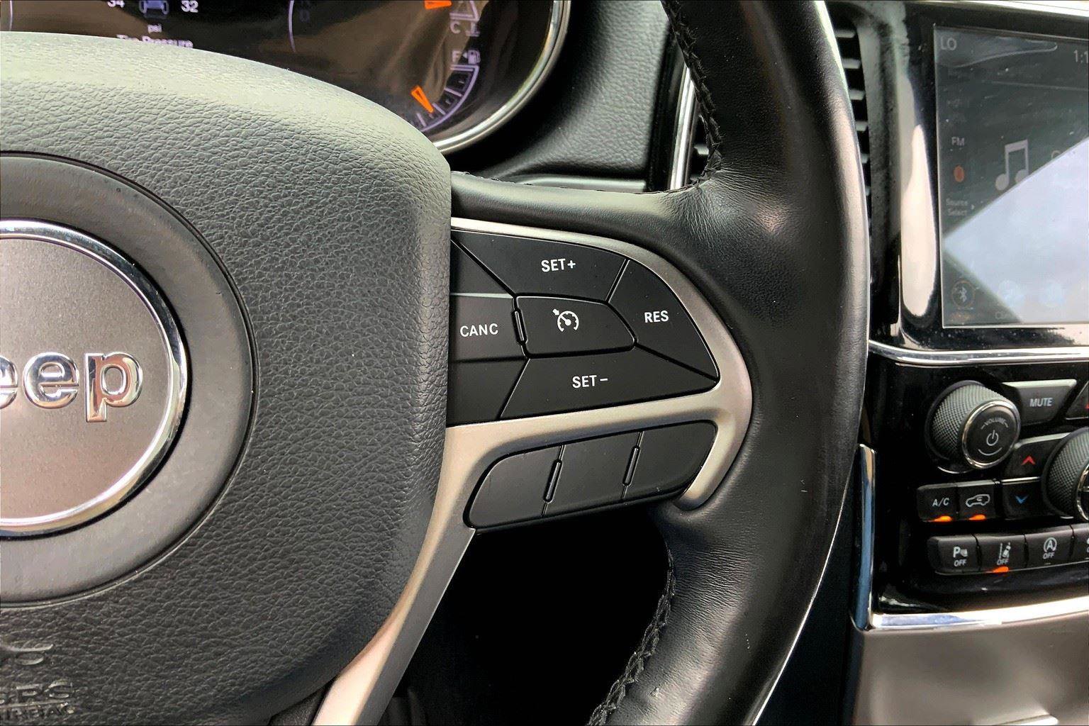 Used 2020 Jeep Grand Cherokee Laredo w/ Quick Order Package 2BN North image 18