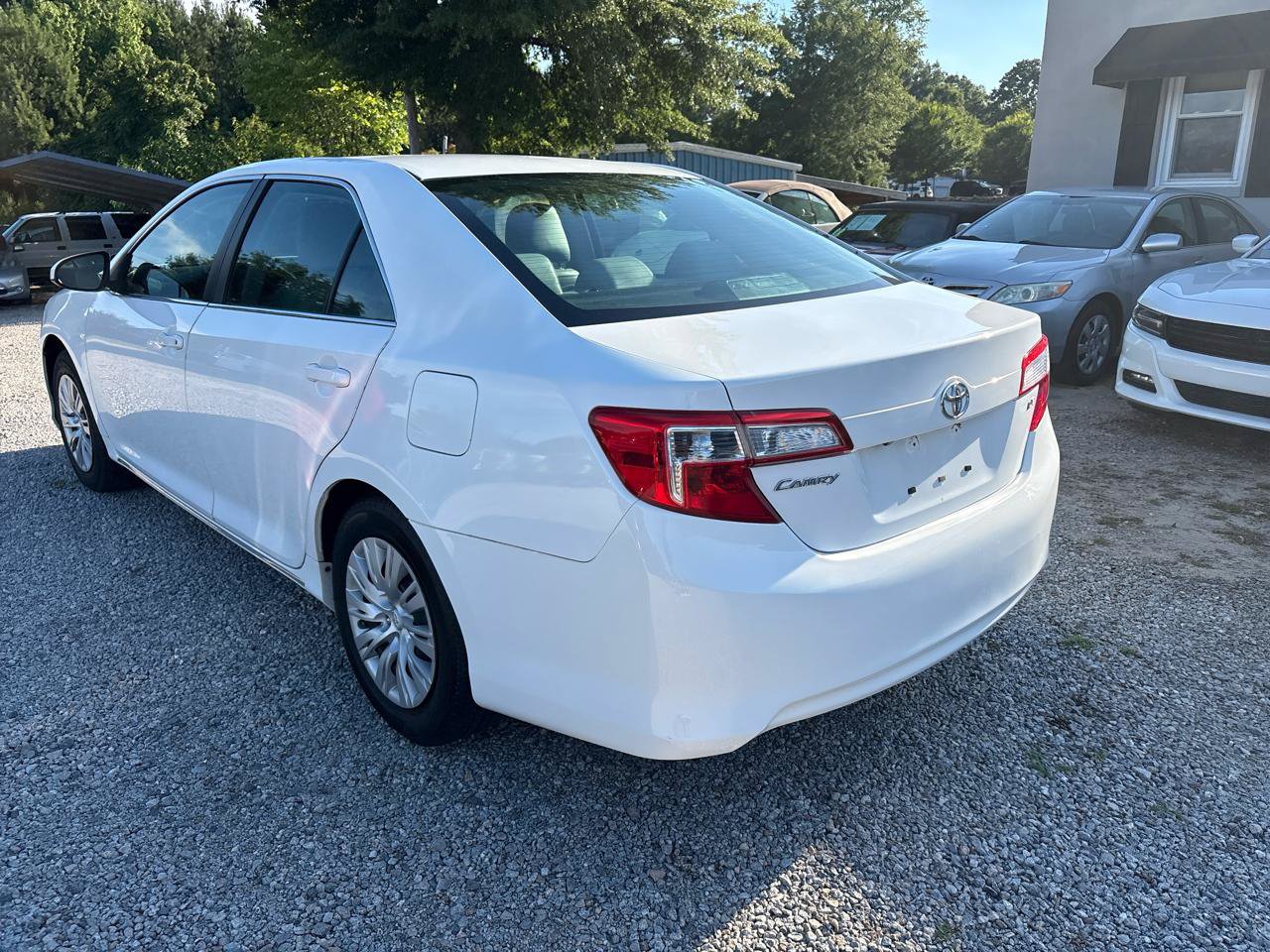 Used 2014 Toyota Camry LE w/ Moonroof Package FWD image 12