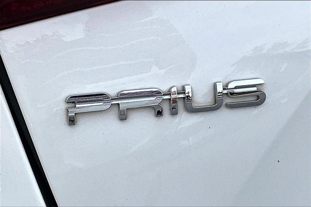Used 2022 Toyota Prius L Eco image 22