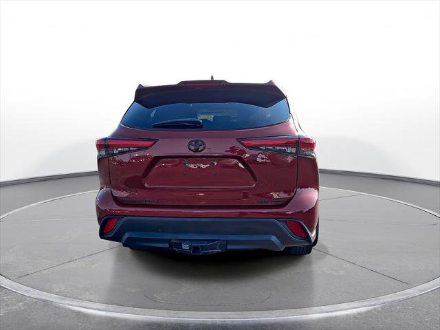 Used 2022 Toyota Highlander XLE AWD/4WD image 7