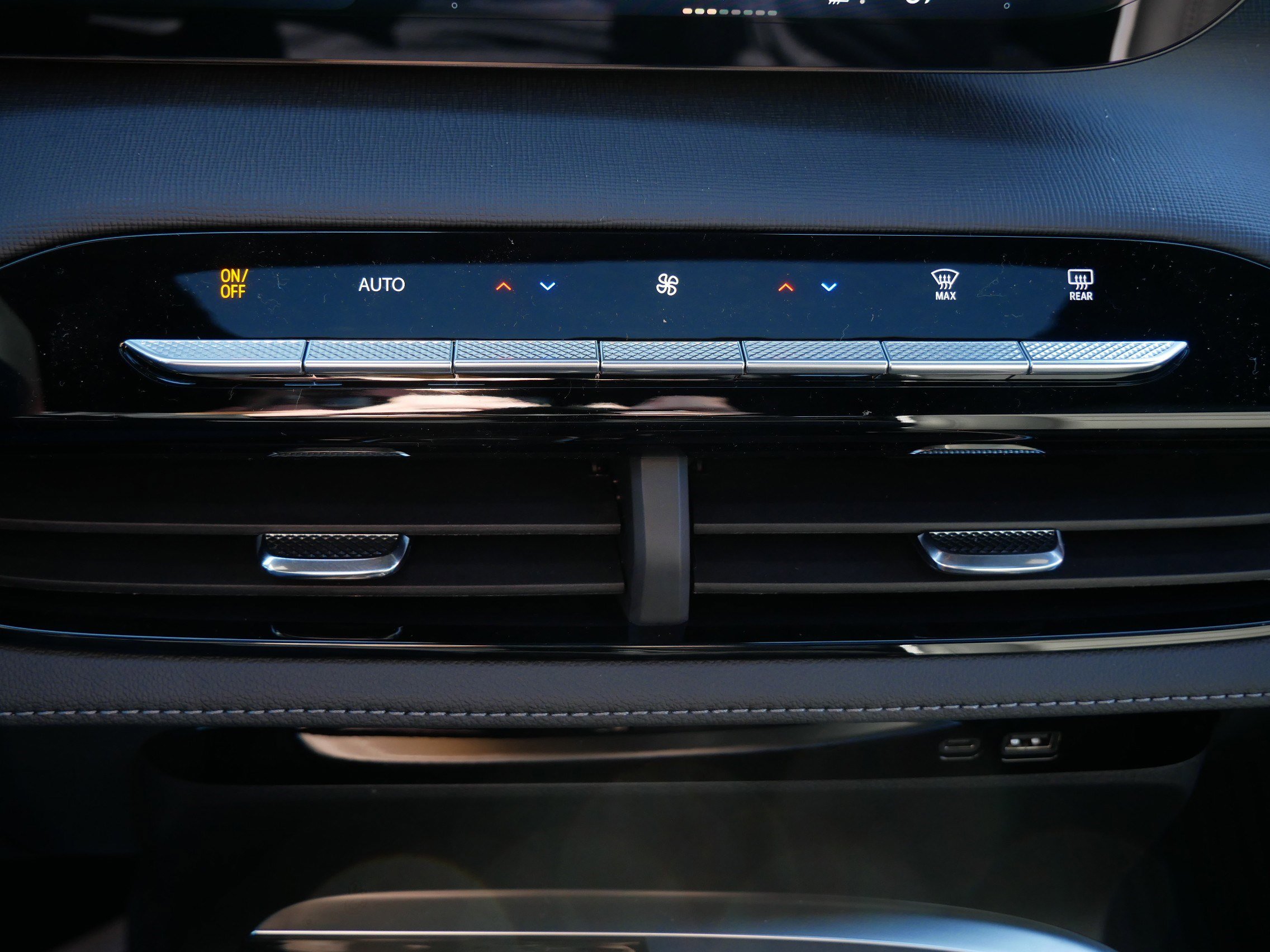 New 2026 Buick Enclave Sport Touring w/ Power Package image 8